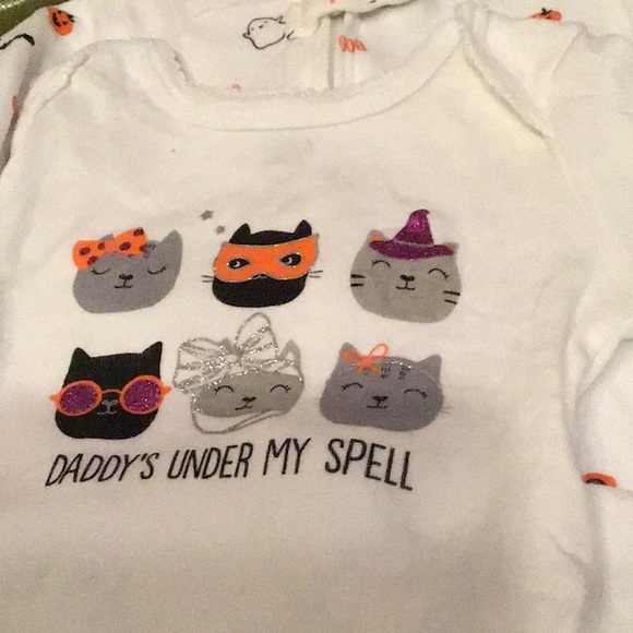 A Halloween outfit - Picture 2 of 4